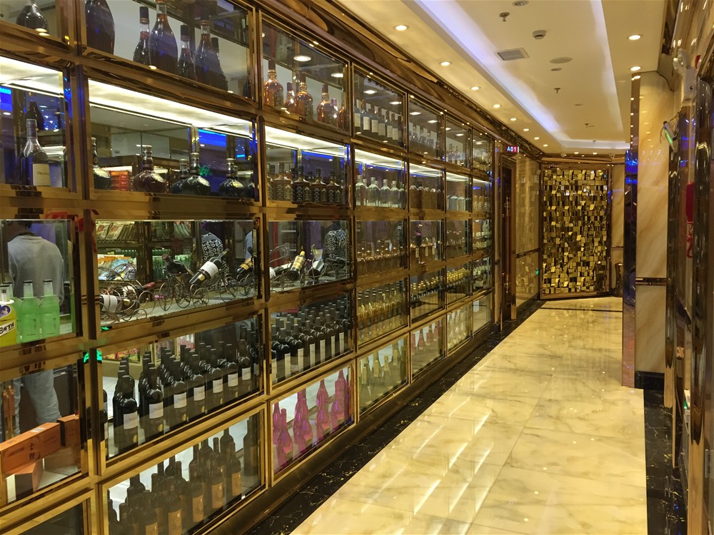 昆明喜临门量贩式KTV工程全数选取888集团电子游戏瓷砖微晶石产品铺贴